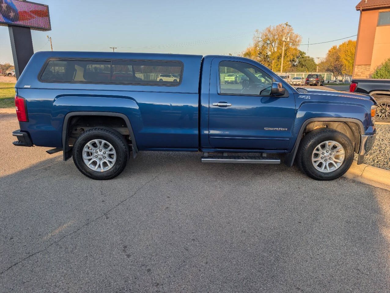 Used 2015 GMC Sierra 1500 SLE w/ SLE Preferred Package AWD/4WD image 9
