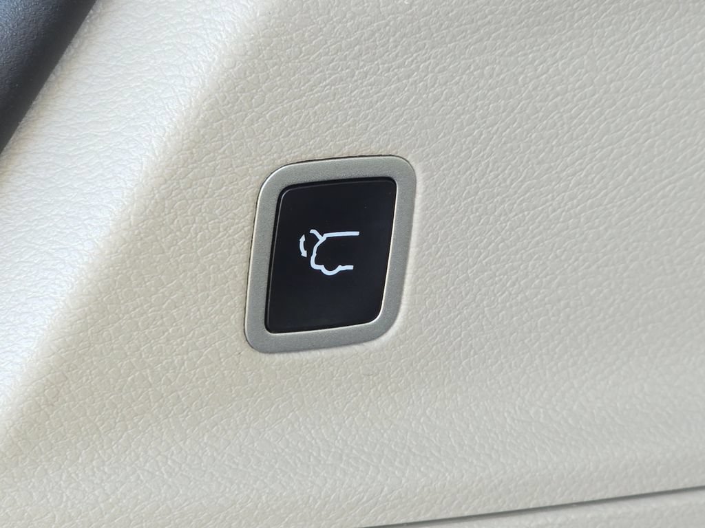 Used 2019 Chrysler Pacifica Touring-L Plus w/ Advanced Safetytec Group FWD image 19