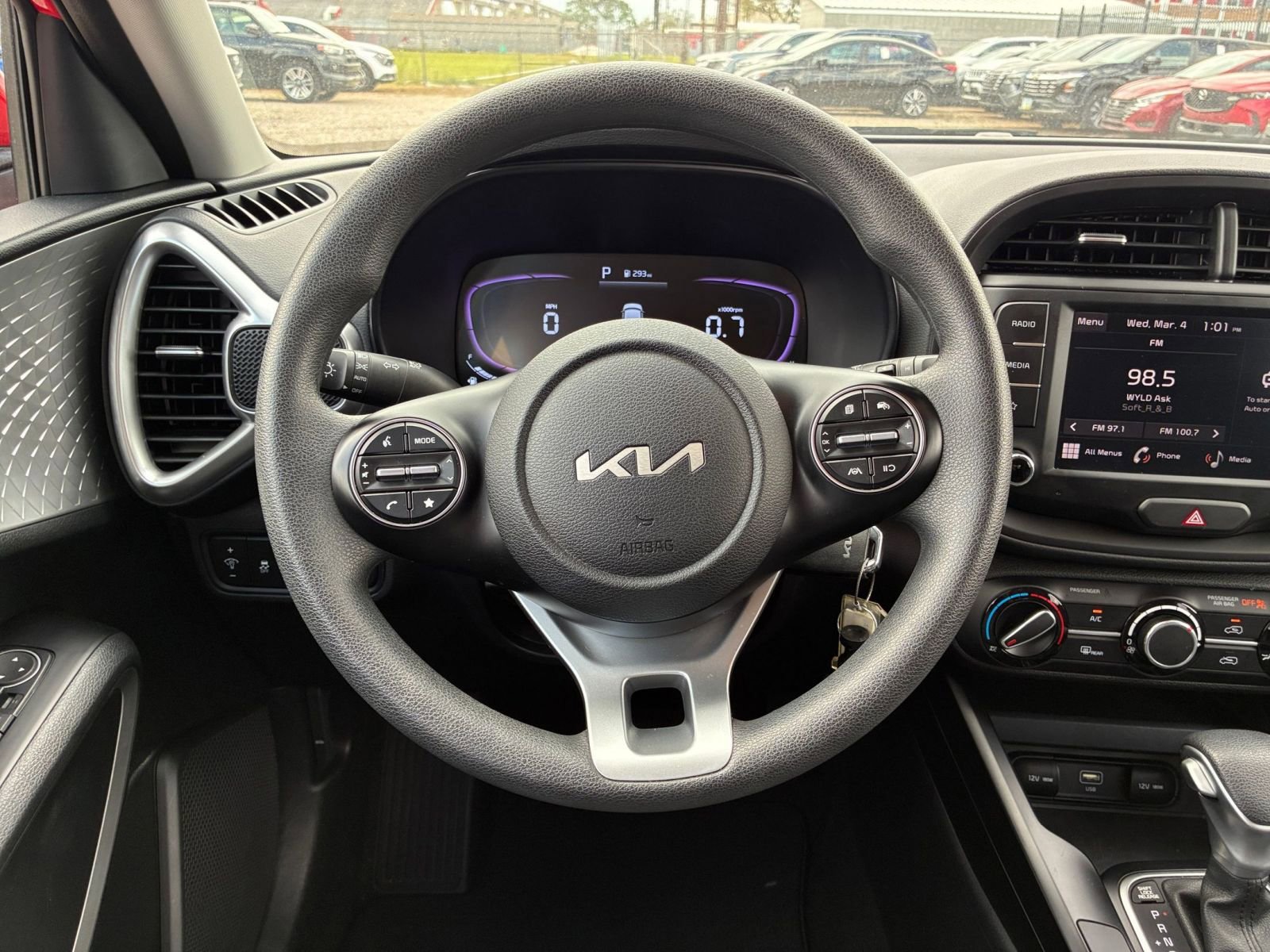 Used 2025 Kia Soul LX w/ LX Technology Package image 27