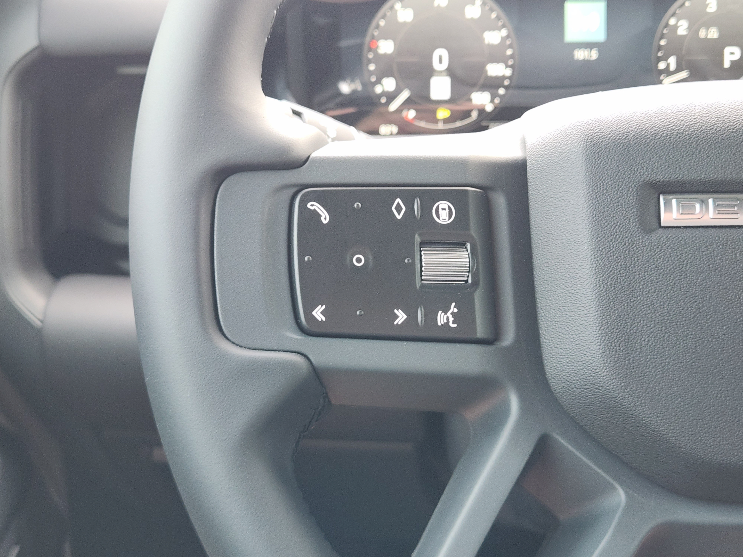 New 2026 Land Rover Defender 110 X-Dynamic SE AWD/4WD image 22