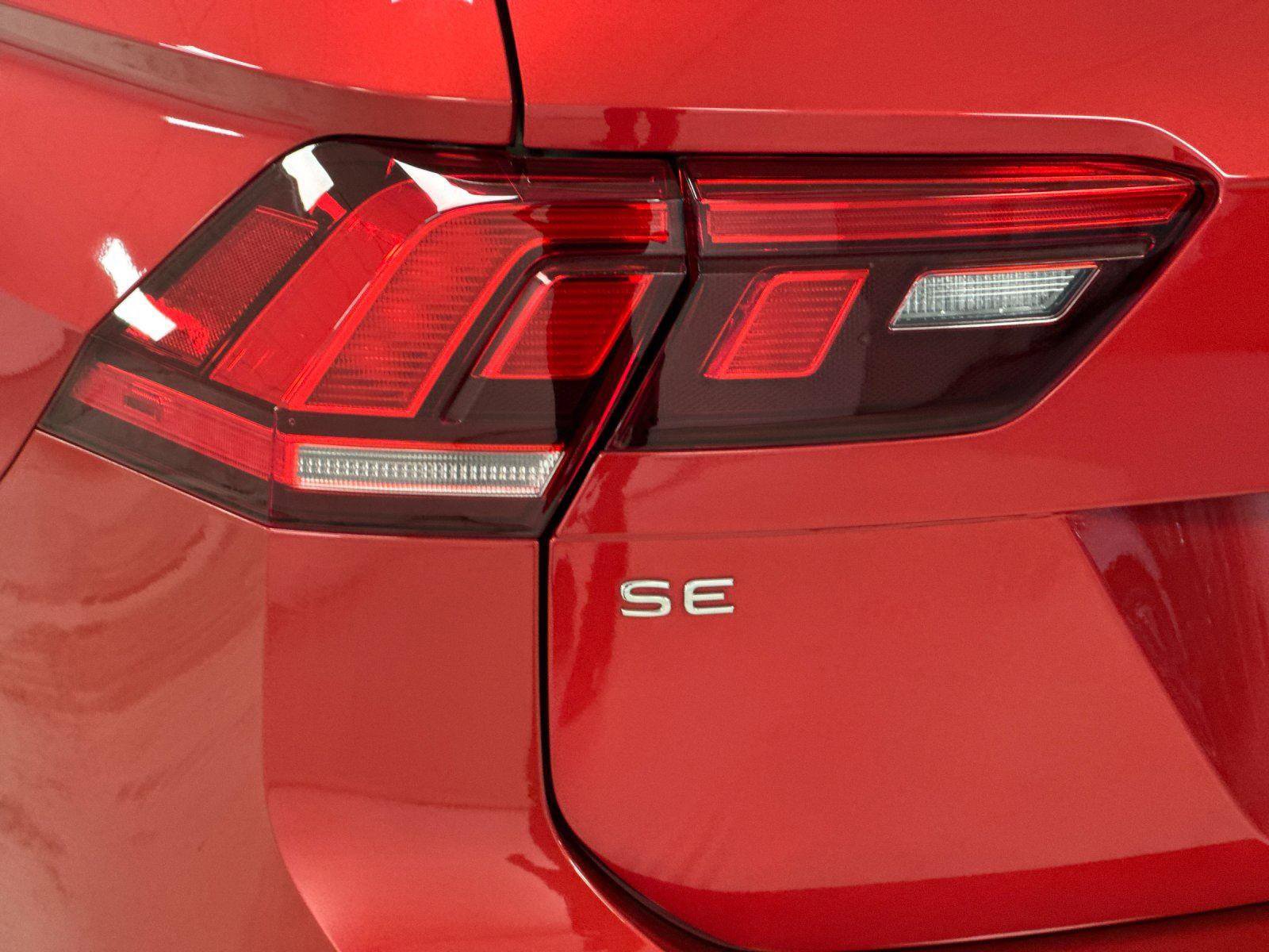 Used 2023 Volkswagen Tiguan SE w/ Panoramic Sunroof Package FWD image 25