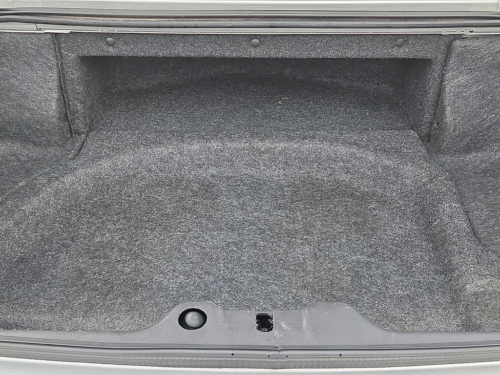 Used 2005 Ford Thunderbird RWD image 12
