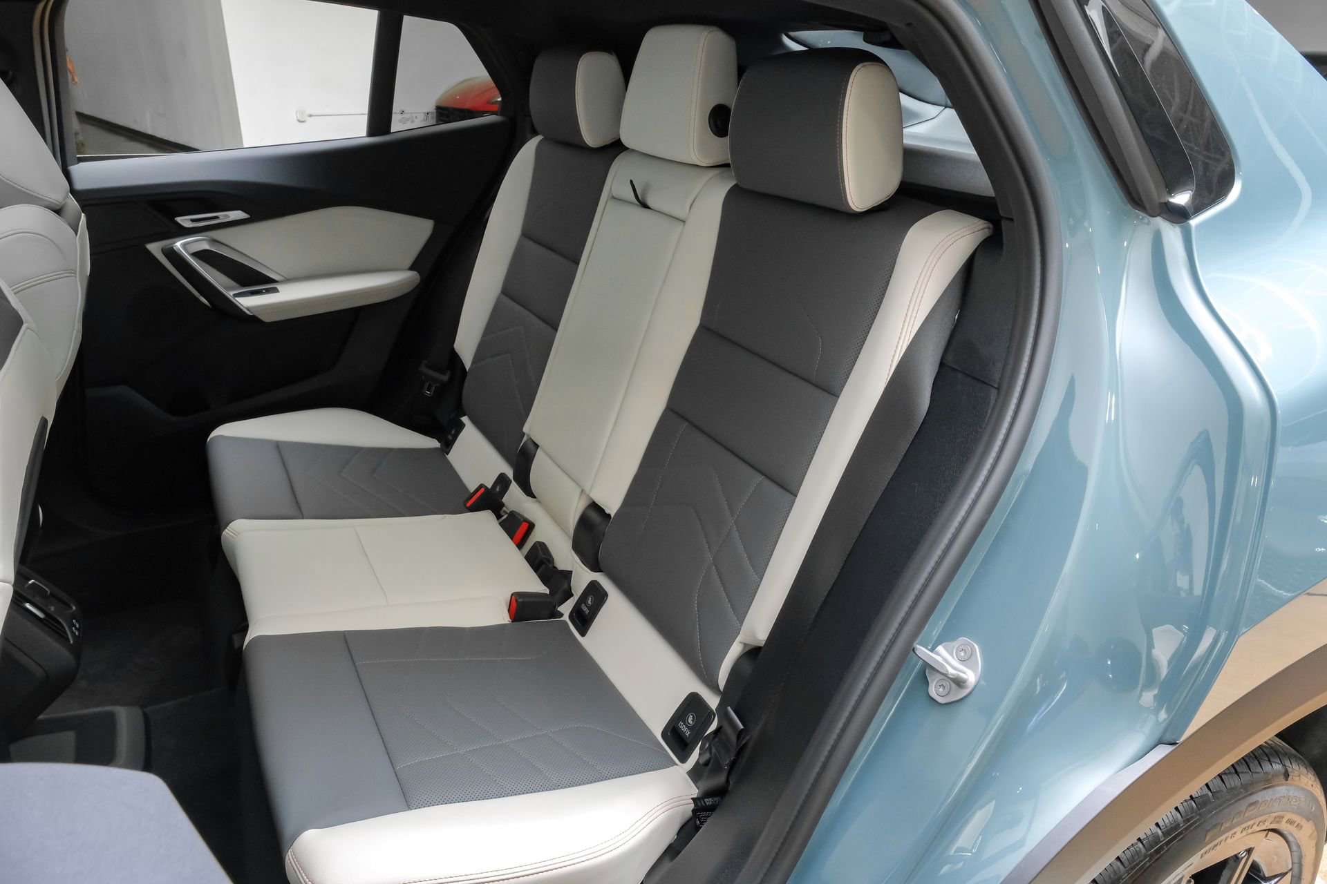 Used 2025 BMW X2 xDrive28i AWD/4WD image 45