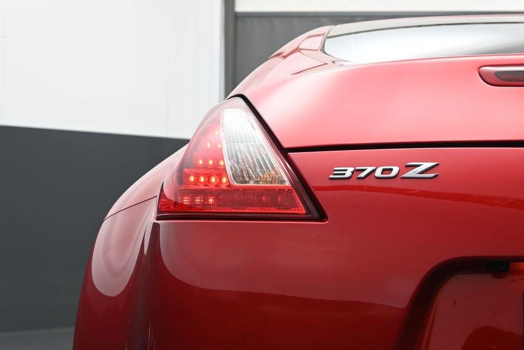 Used 2019 Nissan 370Z Coupe RWD image 10
