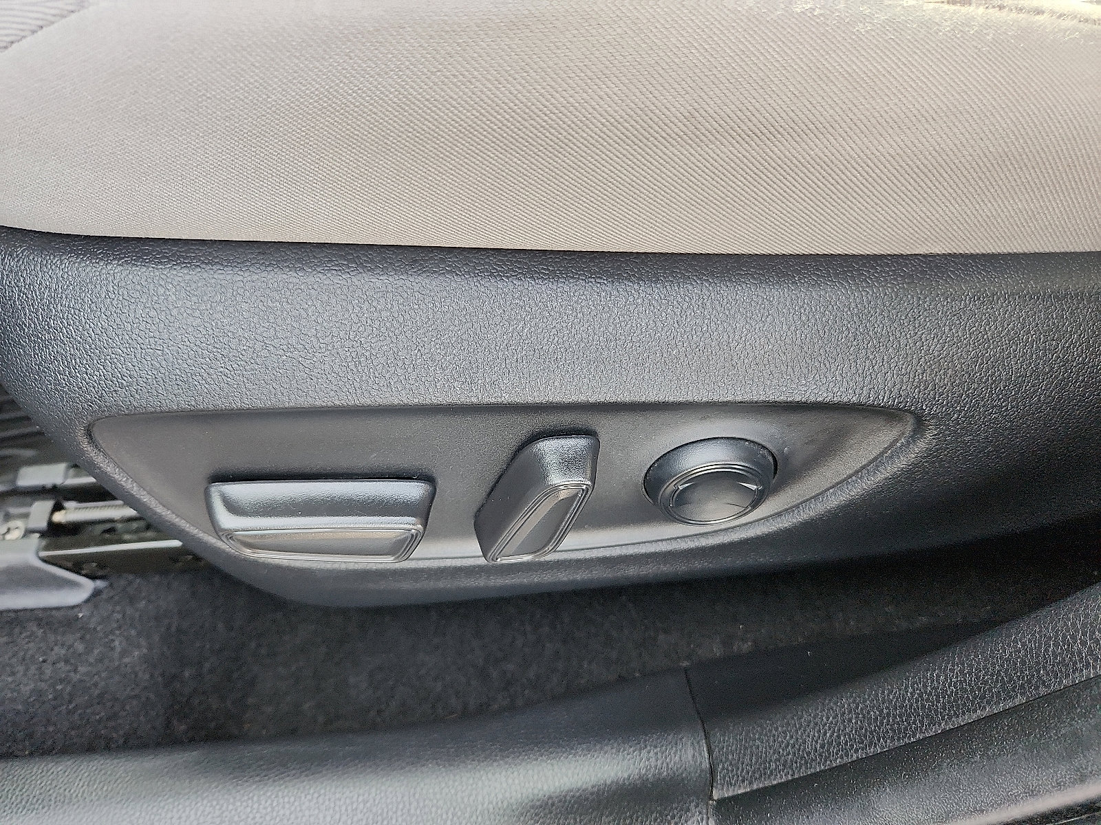 Used 2021 Toyota RAV4 XLE w/ XLE Grade Weather Package image 11