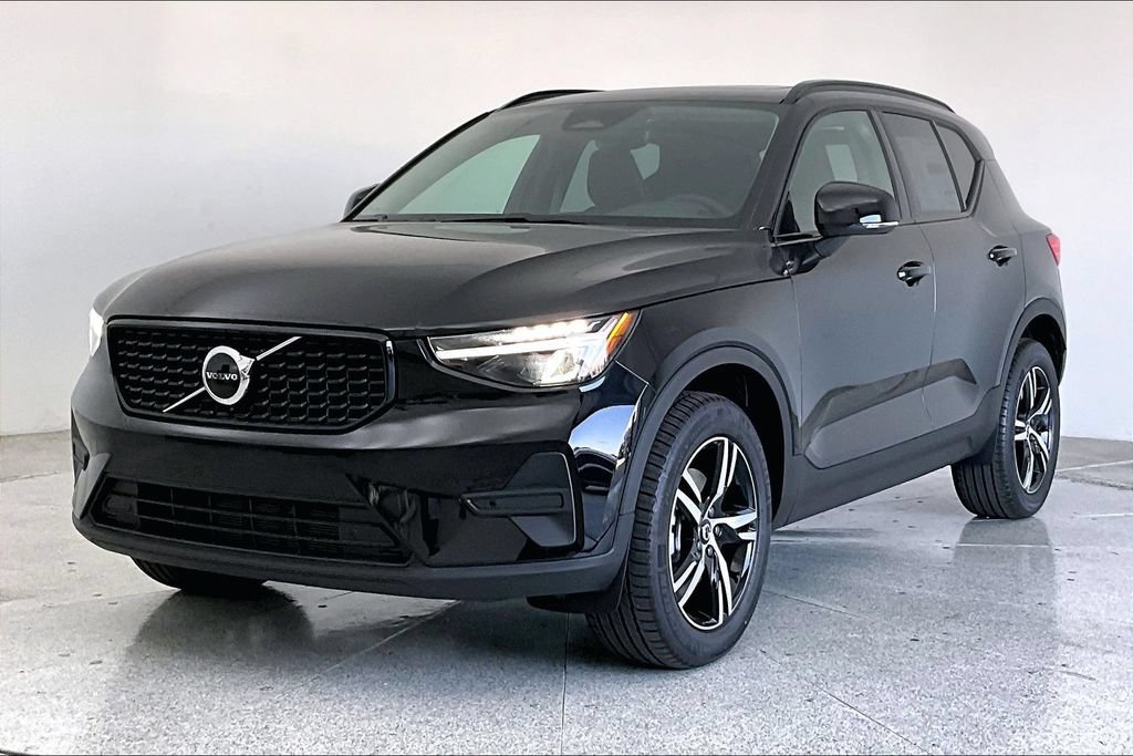 New 2026 Volvo XC40 B5 Core w/ Protection Package Premier AWD/4WD image 2