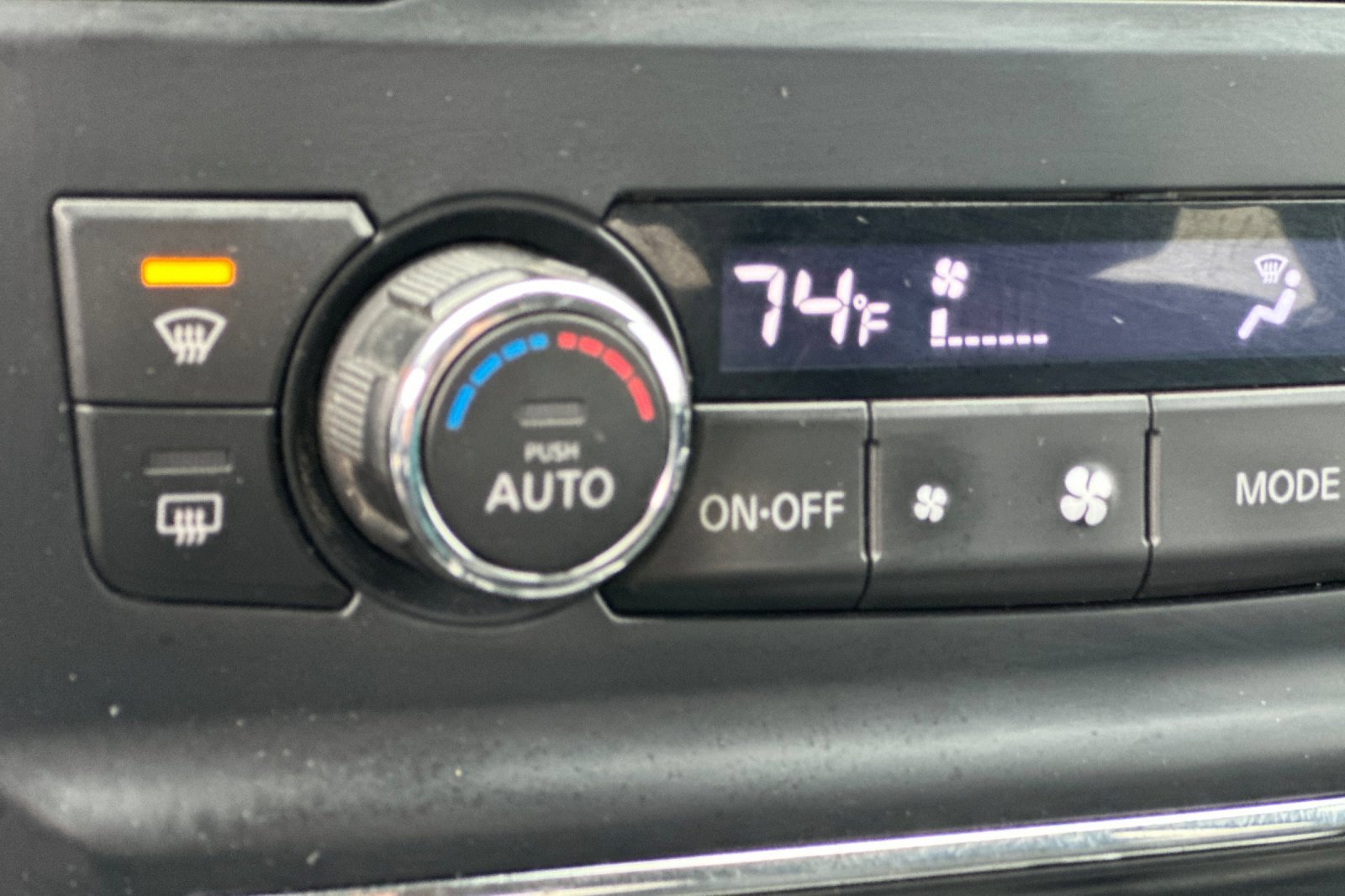 Used 2018 Nissan Titan SL w/ Chrome Package image 28