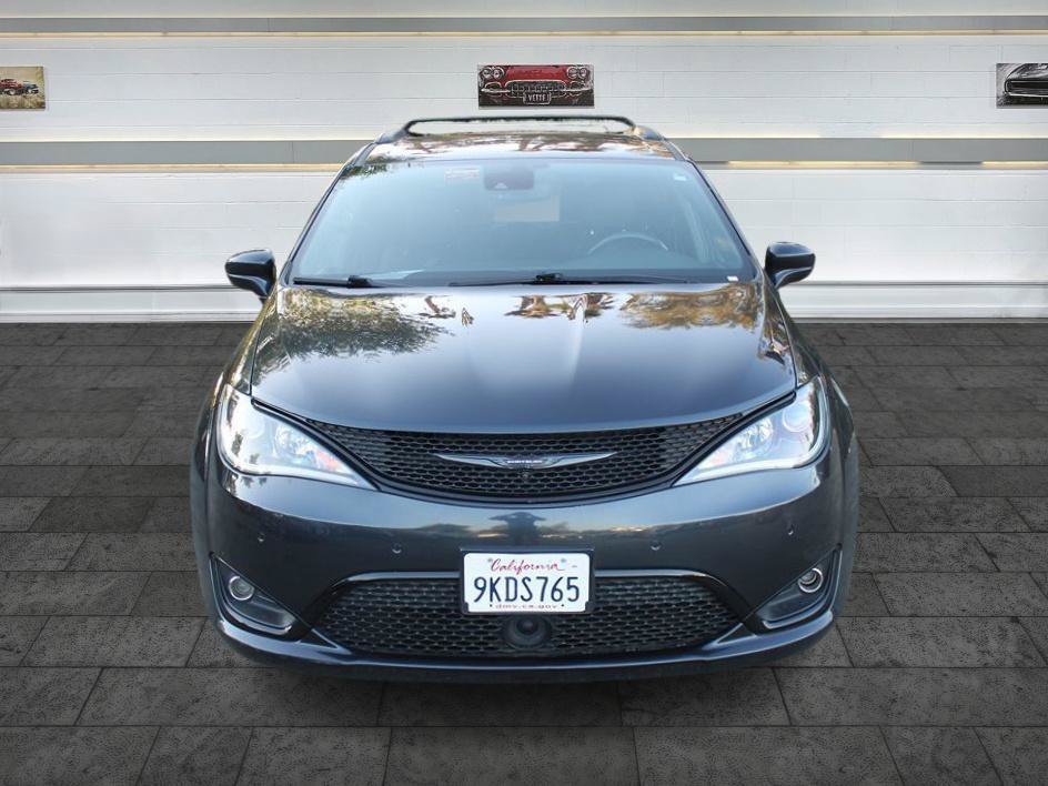 Used 2020 Chrysler Pacifica Touring-L Plus w/ Advanced Safetytec Group FWD image 2