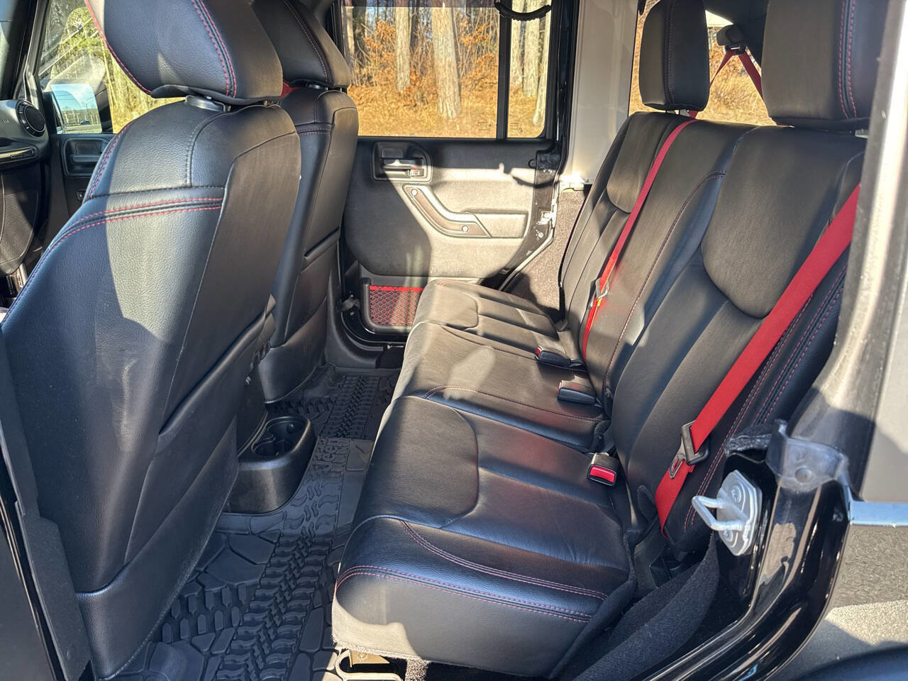 Used 2018 Jeep Wrangler Unlimited Rubicon image 10