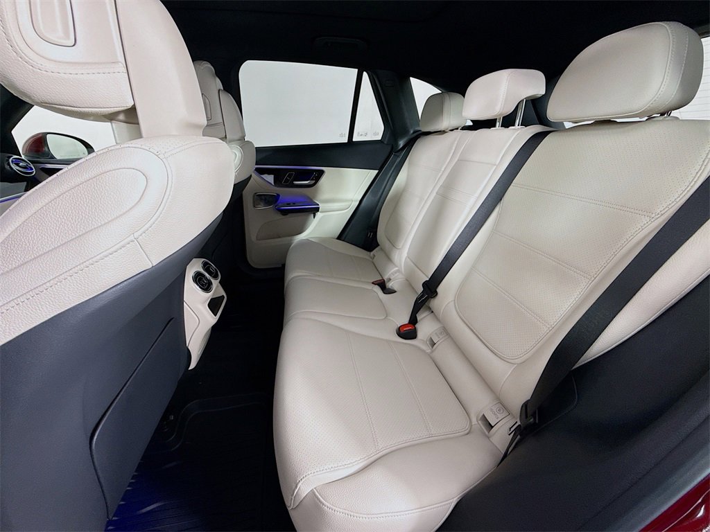 Used 2025 Mercedes-Benz GLC 300 4MATIC image 26