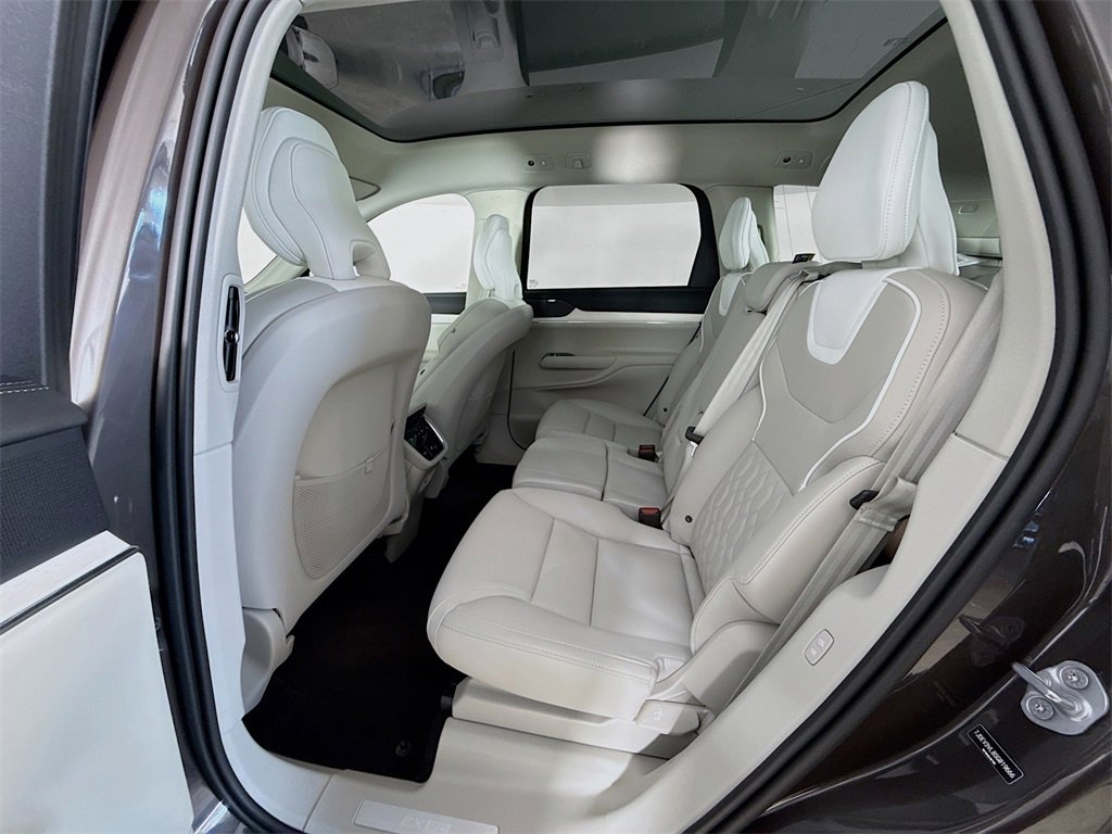 New 2025 Volvo EX90 Ultra w/ Protection Package Premier image 25