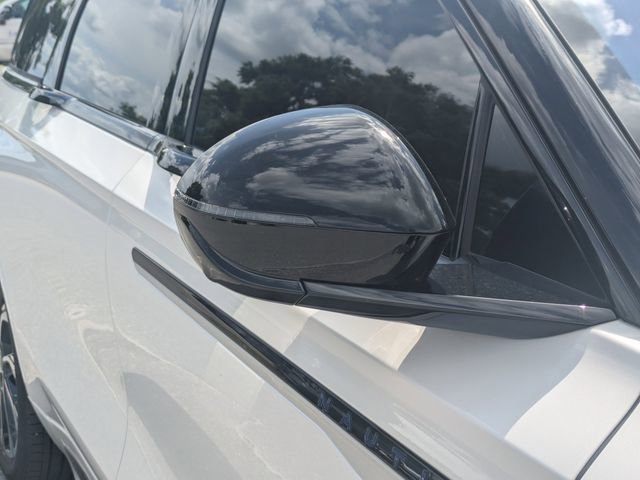 Used 2025 Lincoln Nautilus Reserve image 10