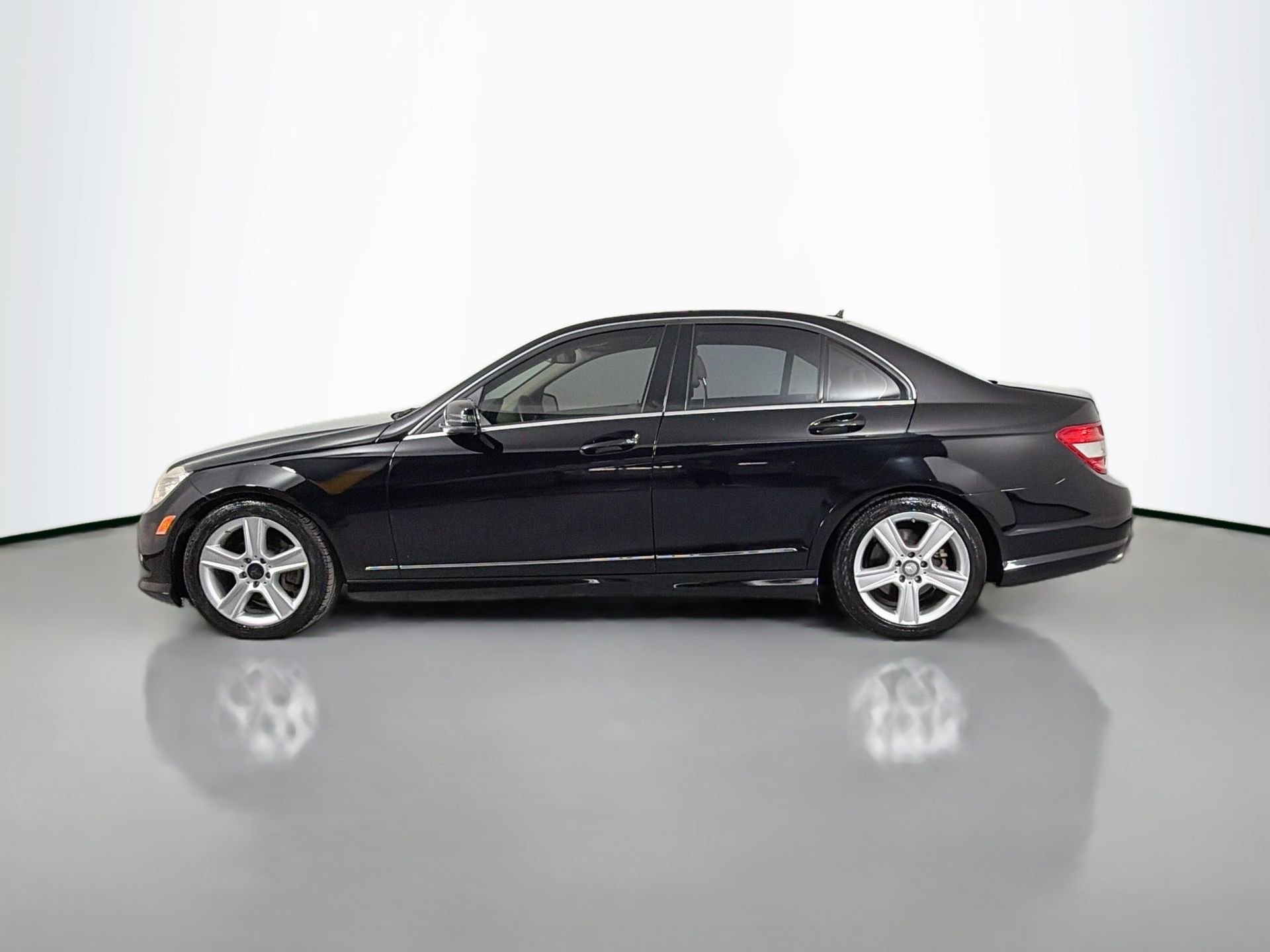 Used 2010 Mercedes-Benz C 300 Sedan image 9