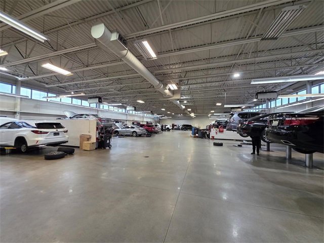 Used 2012 GMC Yukon SLT w/ SLT-2 Equipment Package image 8