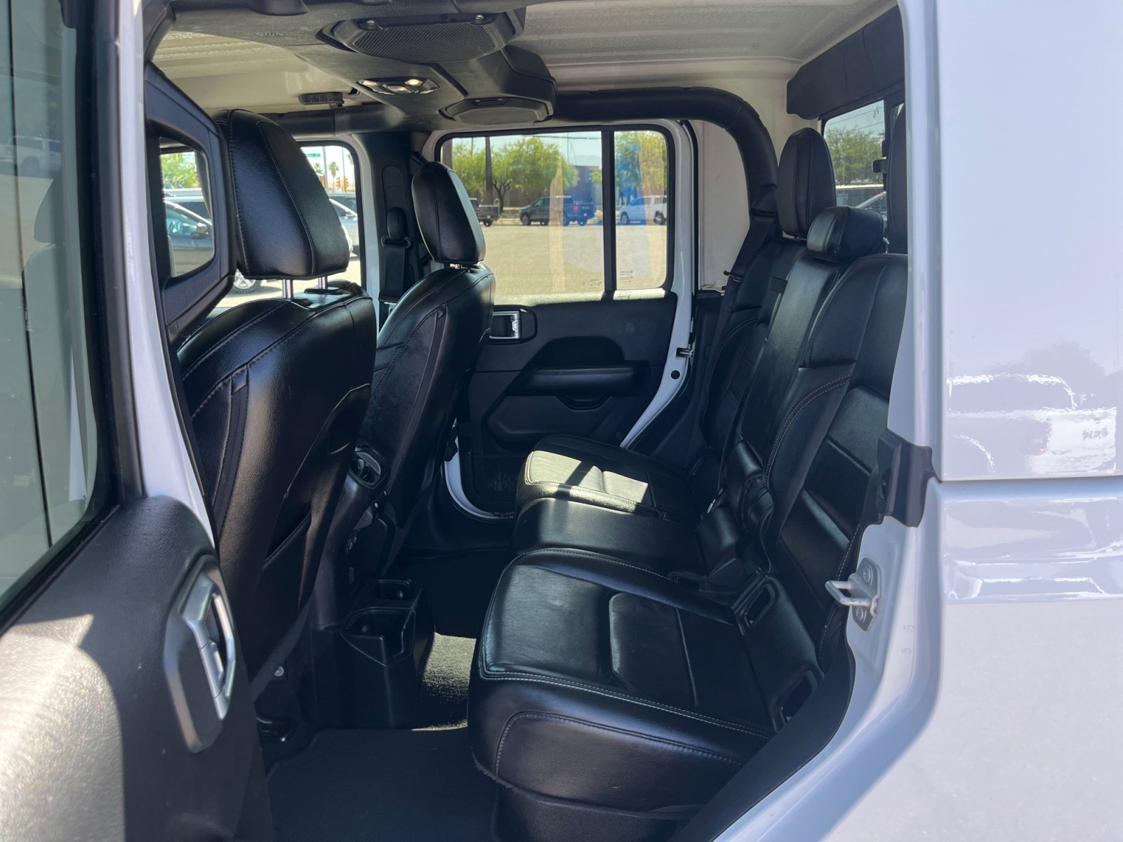 Used 2020 Jeep Gladiator Overland AWD/4WD image 18