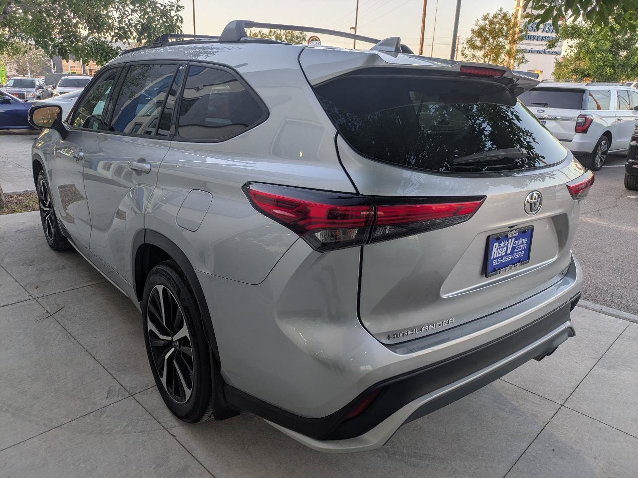 Used 2021 Toyota Highlander XSE FWD image 4