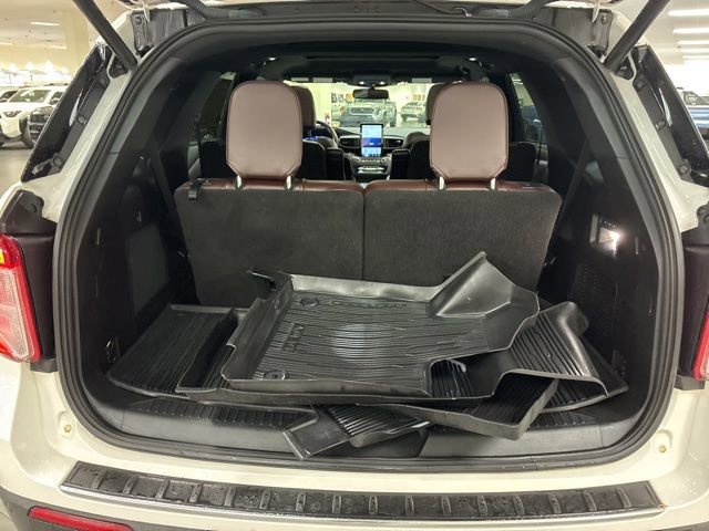 Used 2020 Ford Explorer Platinum w/ Premium Technology Package AWD/4WD image 18