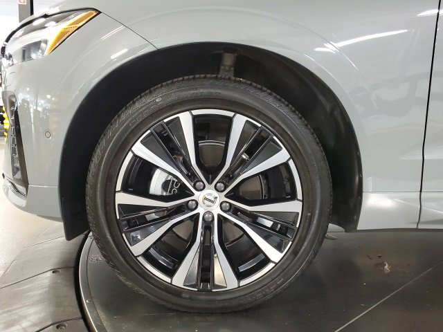 Used 2025 Volvo XC60 B5 Plus w/ Protection Package Premier AWD/4WD image 32