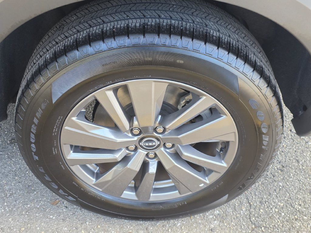 Used 2024 Nissan Pathfinder SV FWD image 30