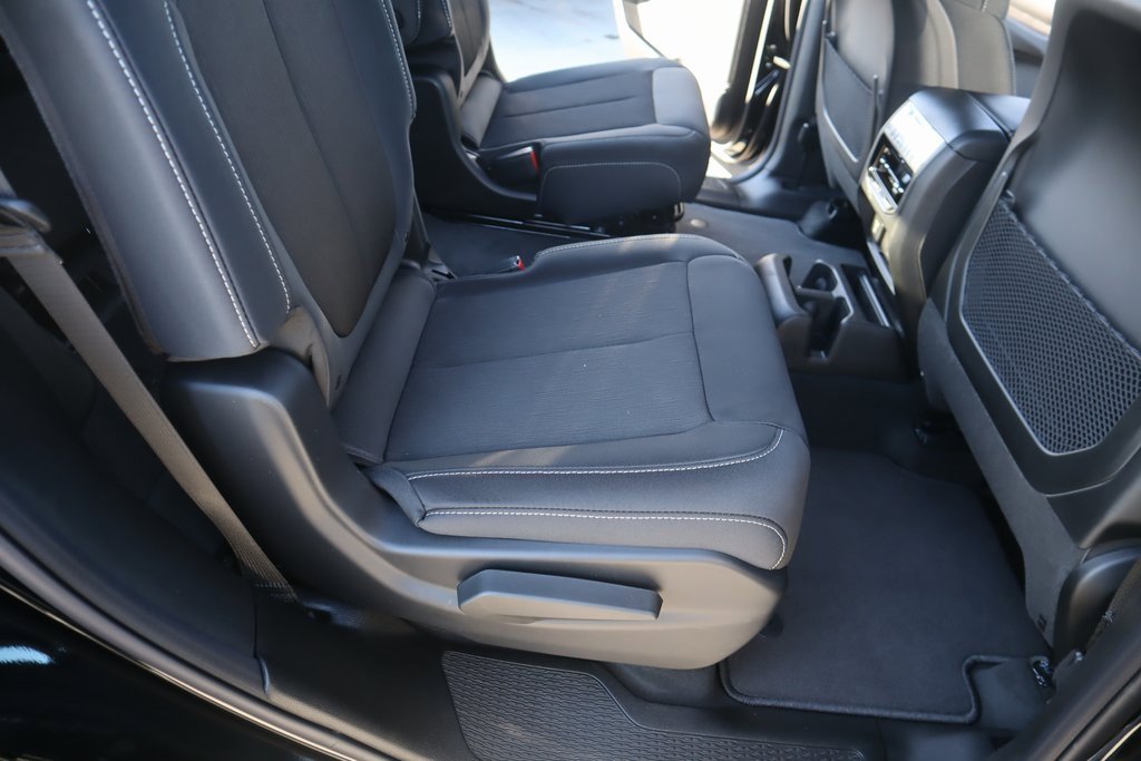 New 2025 Jeep Grand Cherokee L Laredo w/ Luxury Tech Group I image 15