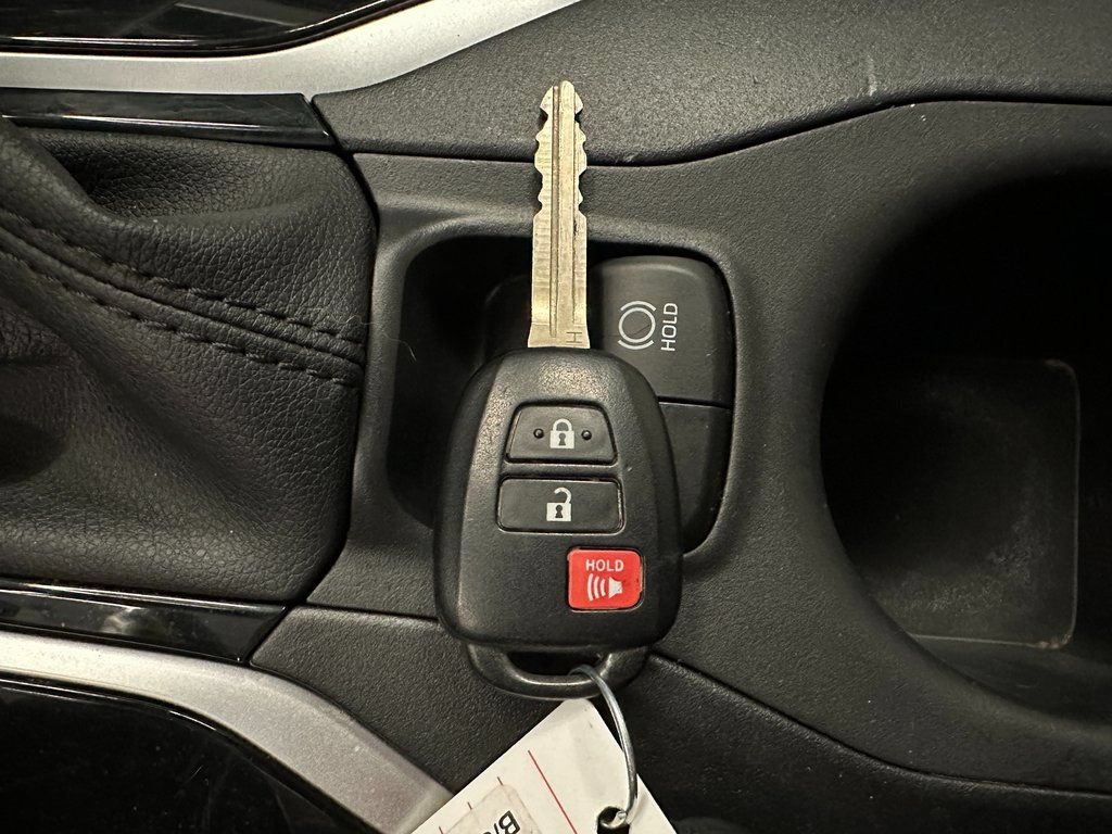 Used 2023 Toyota Corolla Cross L AWD/4WD image 15