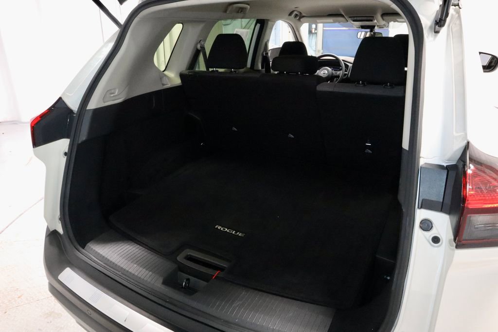 Certified 2023 Nissan Rogue SV image 14