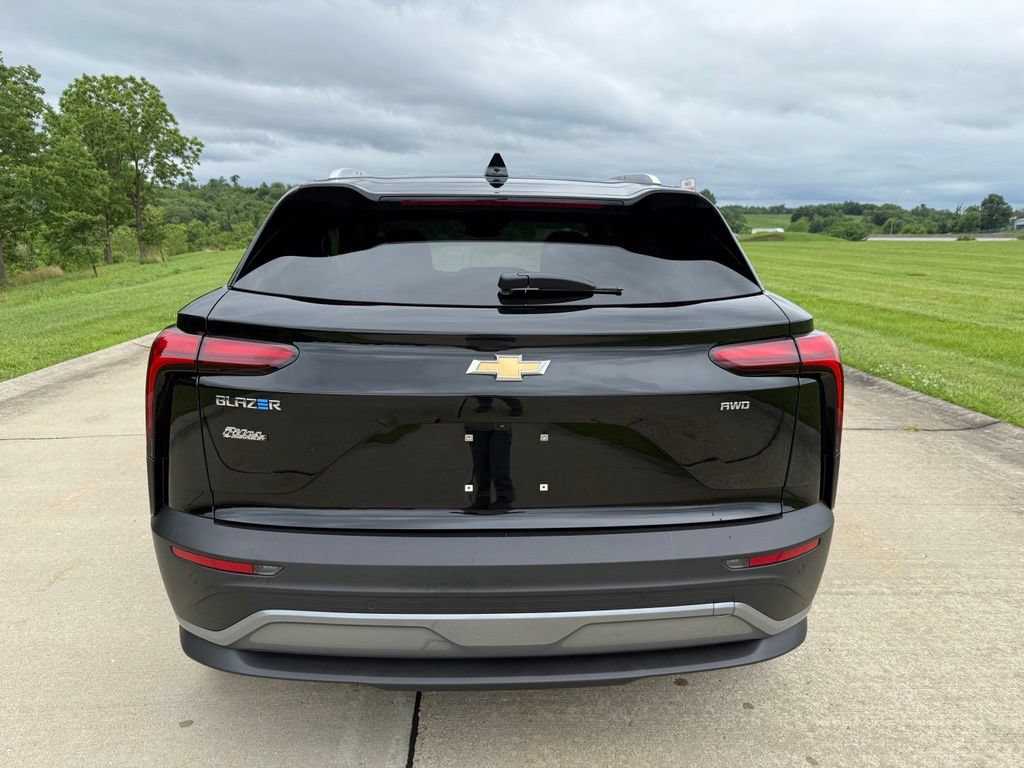 Used 2025 Chevrolet Blazer EV LT AWD/4WD image 4