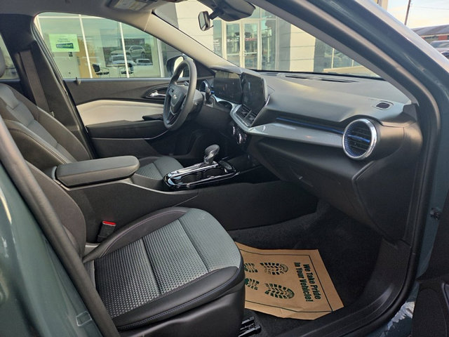 Used 2026 Chevrolet Trax LT FWD image 16