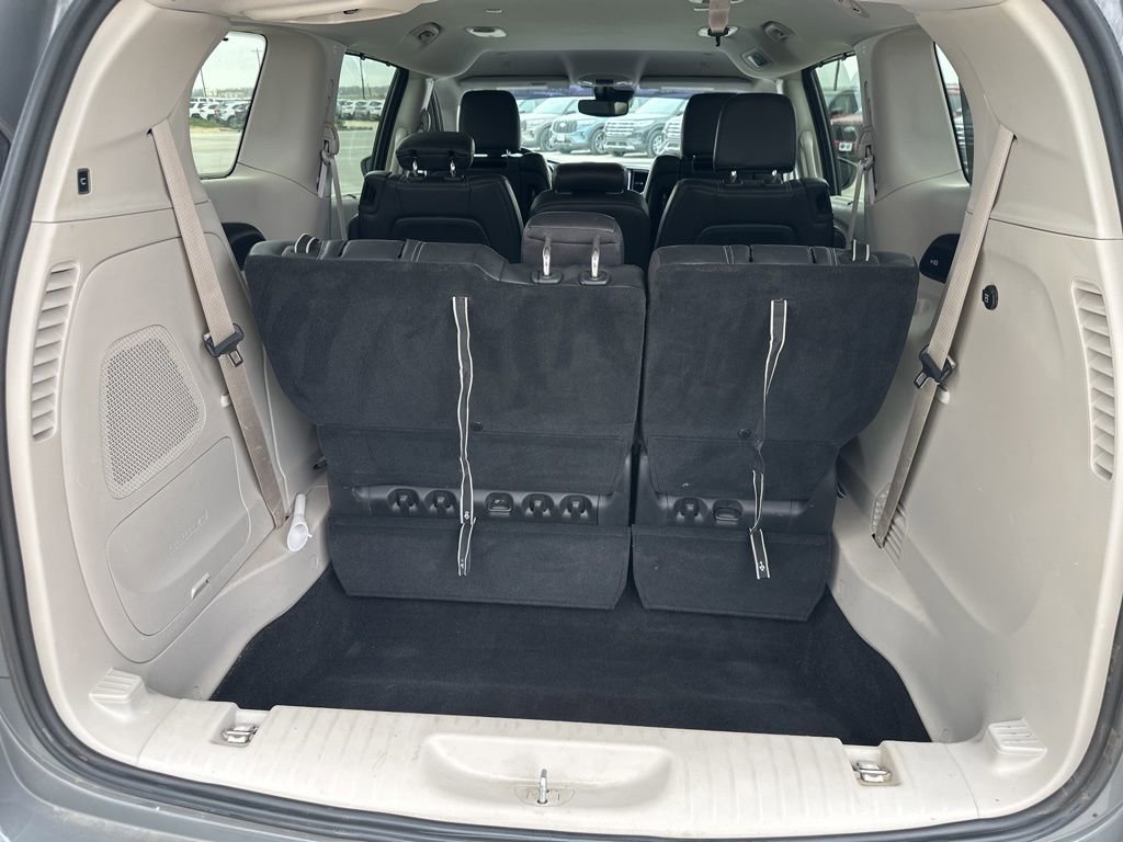 Used 2022 Chrysler Pacifica Touring-L w/ Uconnect Theater Family Group image 30