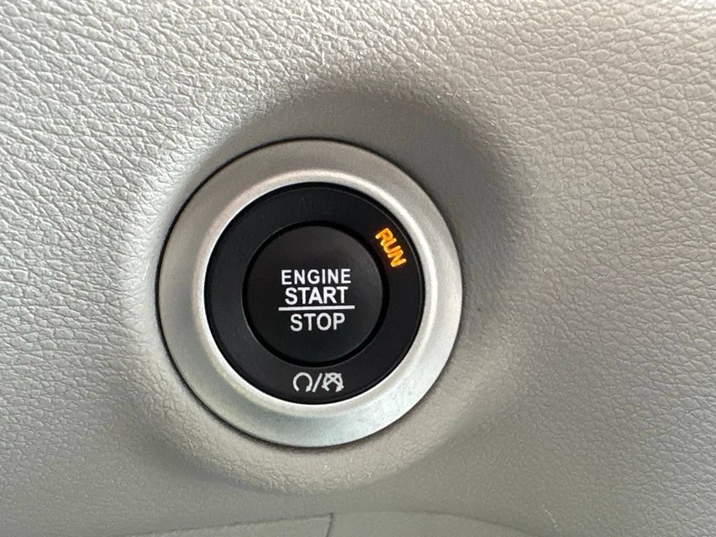 Used 2023 Chrysler Pacifica Touring-L FWD image 14