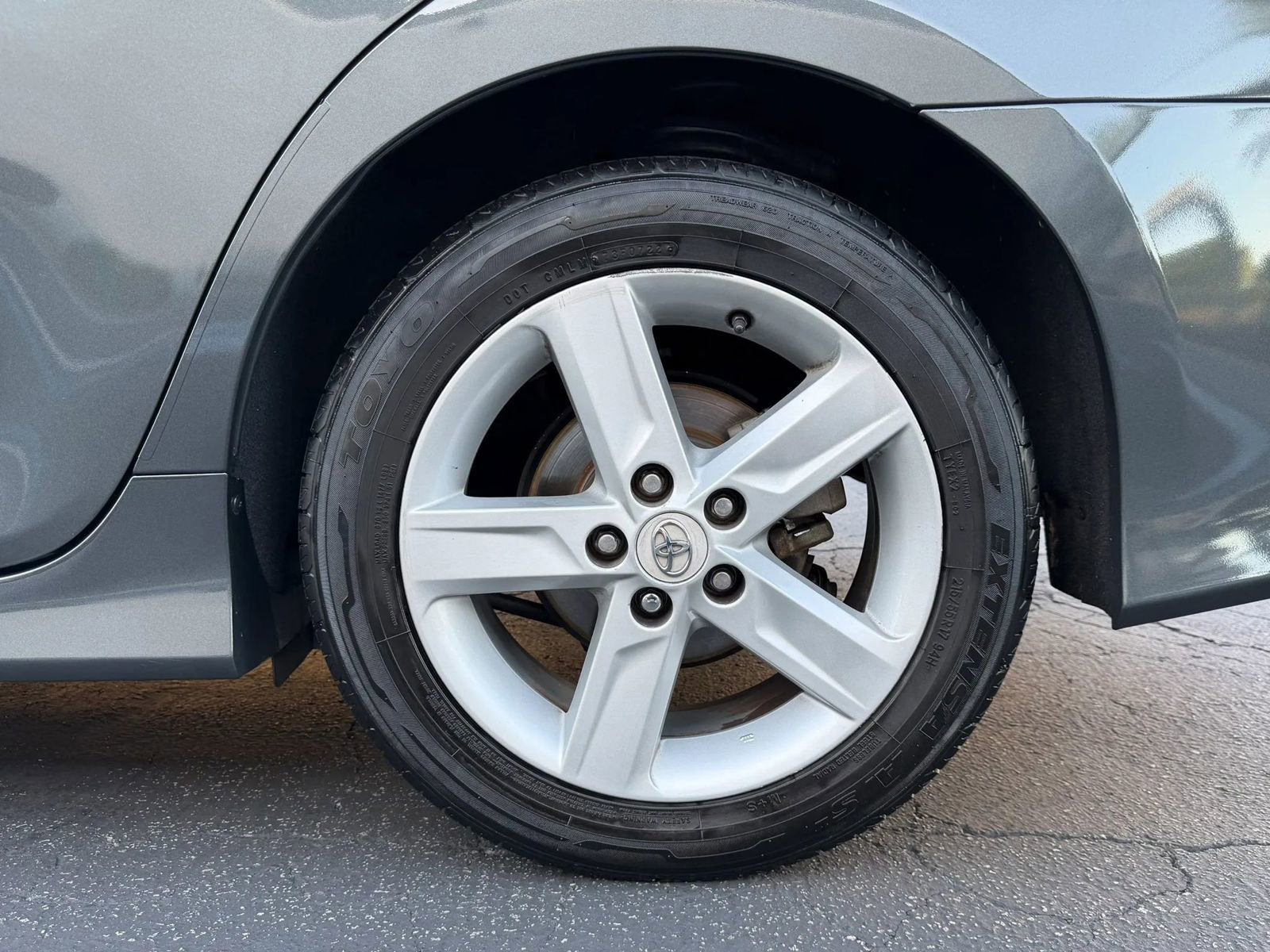 Used 2012 Toyota Camry SE w/ Leather Pkg FWD image 23