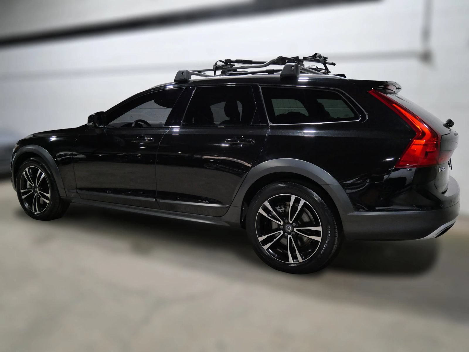 Used 2018 Volvo V90 T5 Cross Country w/ Convenience Package AWD/4WD image 4