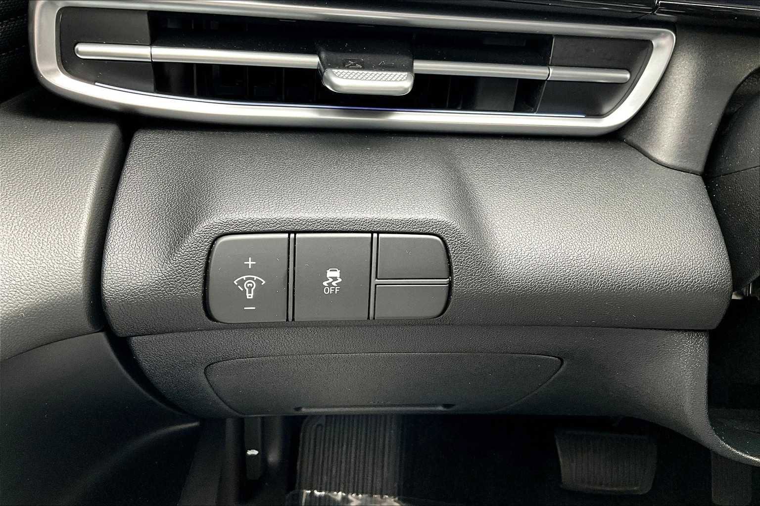 Used 2024 Hyundai Elantra SEL w/ Convenience Package image 35