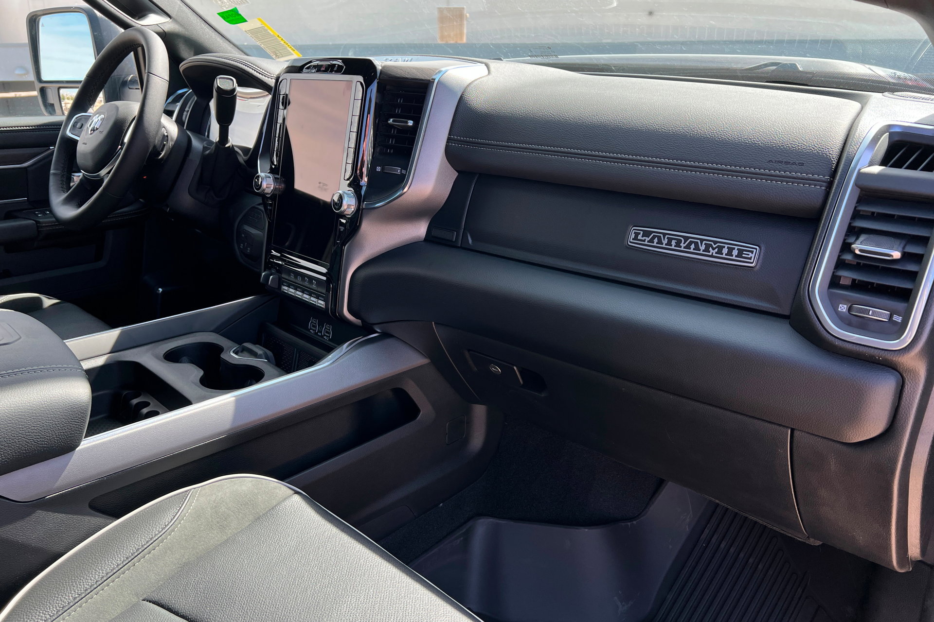 New 2026 RAM 3500 Laramie AWD/4WD image 23