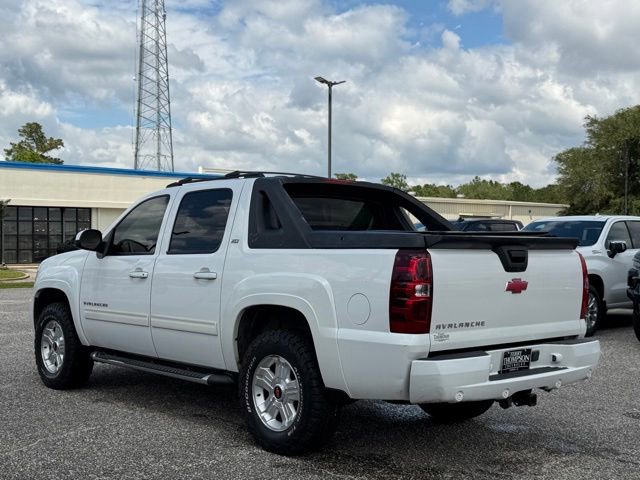 Used 2011 Chevrolet Avalanche LT w/ Luxury Package AWD/4WD image 5