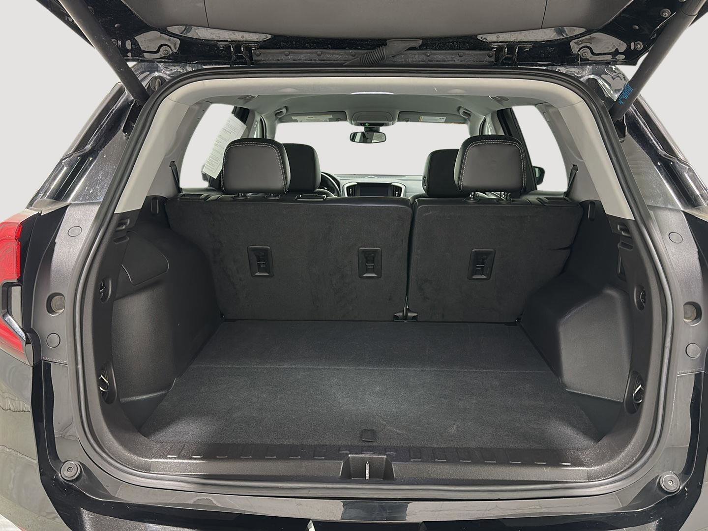 Used 2024 GMC Terrain SLT image 23