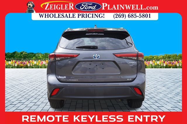 Used 2023 Toyota Highlander XLE image 4