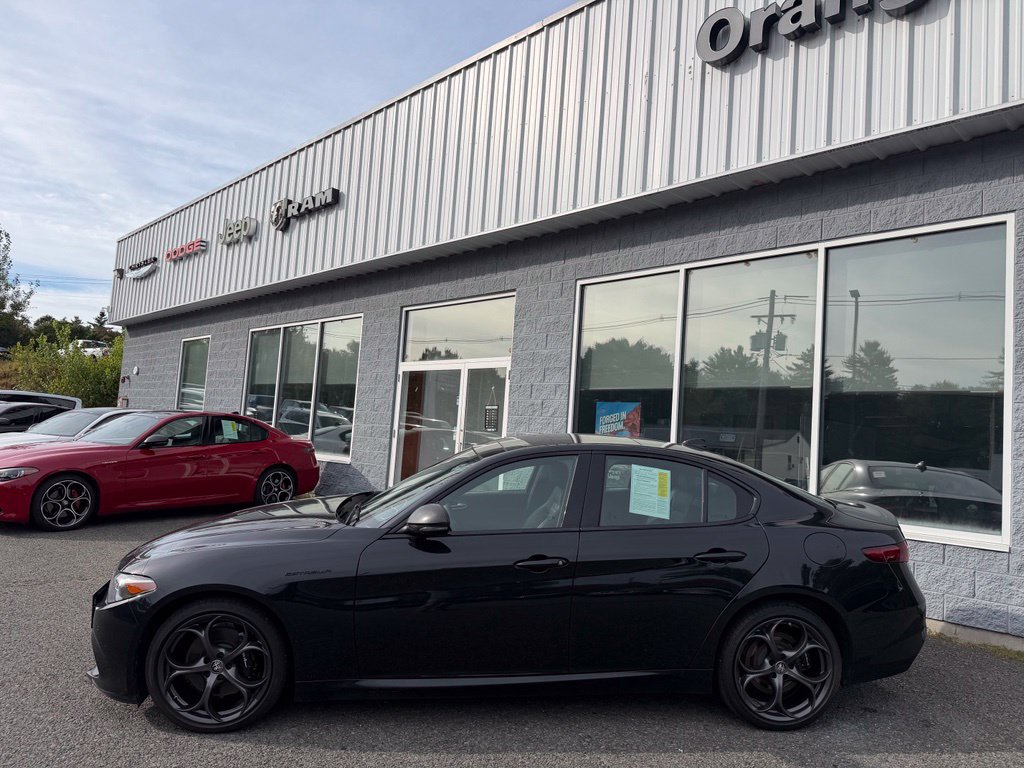 Used 2023 Alfa Romeo Giulia Estrema AWD/4WD image 2