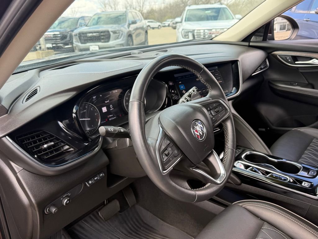 Used 2022 Buick Envision Avenir w/ Technology Package II image 2