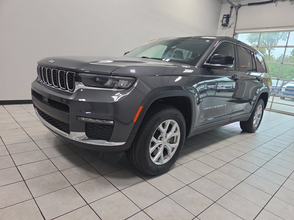 Used 2023 Jeep Grand Cherokee L Limited AWD/4WD image 3