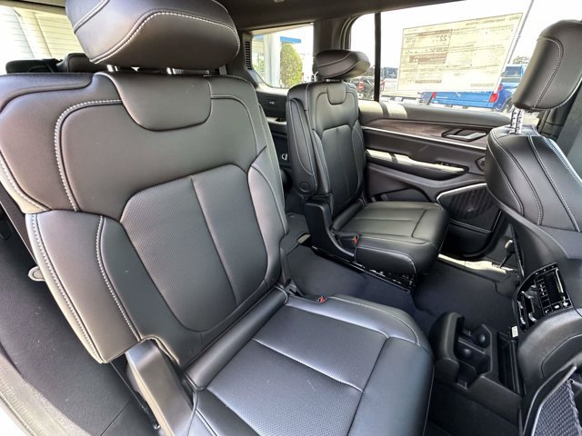 New 2026 Jeep Grand Cherokee L Limited w/ Luxury Tech Group II AWD/4WD image 24