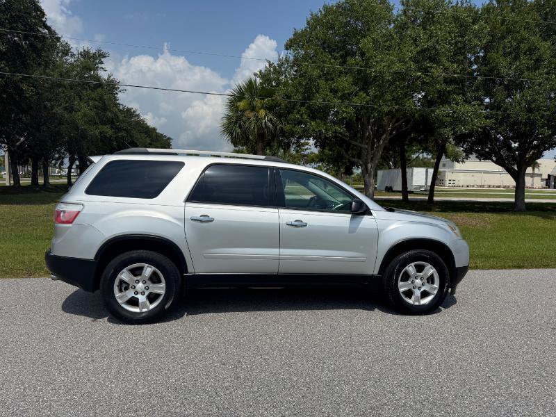 Used 2011 GMC Acadia SL w/ Preferred Package FWD image 2