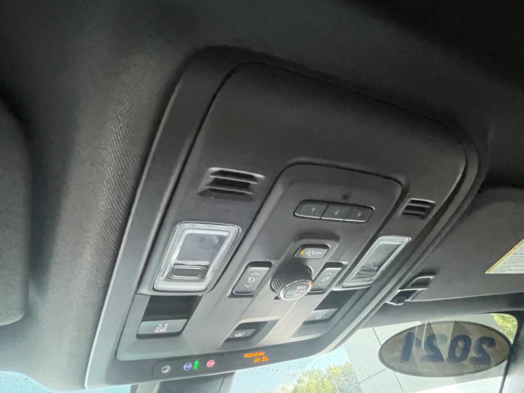 Used 2021 Chevrolet Tahoe Z71 w/ Luxury Package AWD/4WD image 25