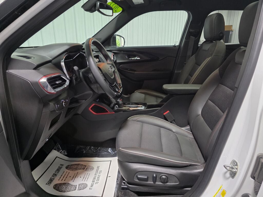 Used 2023 Chevrolet TrailBlazer RS w/ Sun and Liftgate Package AWD/4WD image 9