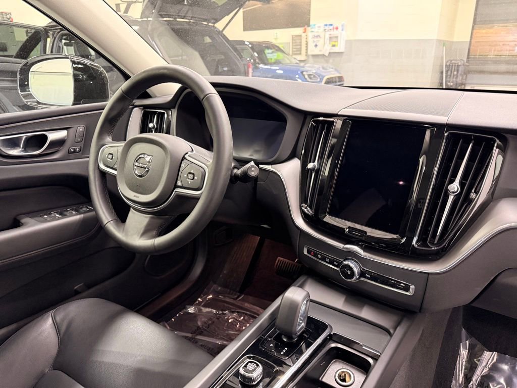 Used 2025 Volvo XC60 B5 Core w/ Climate Package image 27