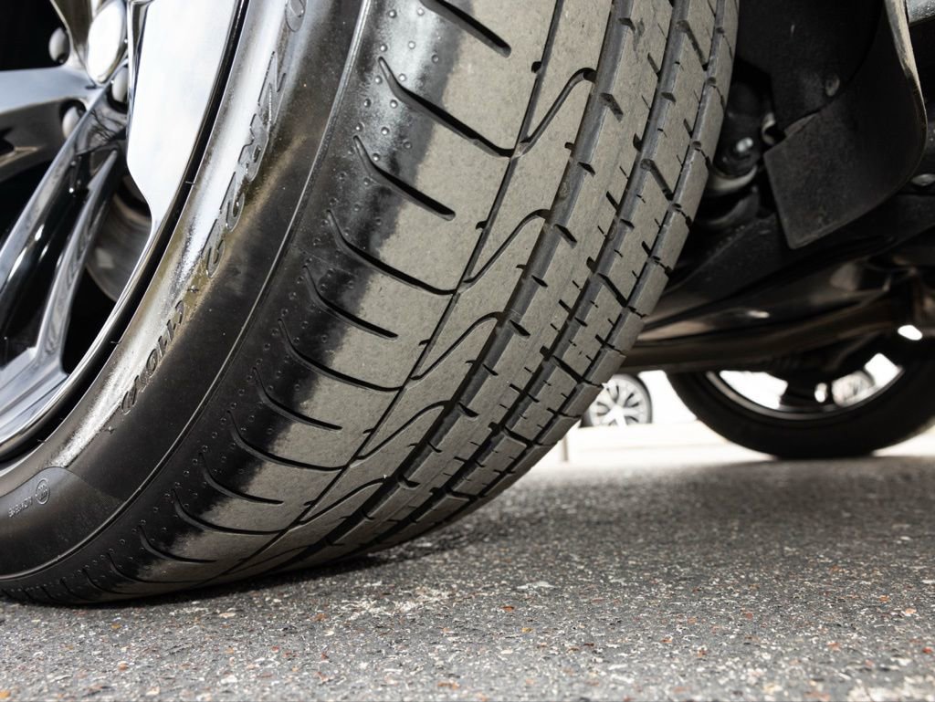 Used 2025 Bentley Bentayga V8 image 87