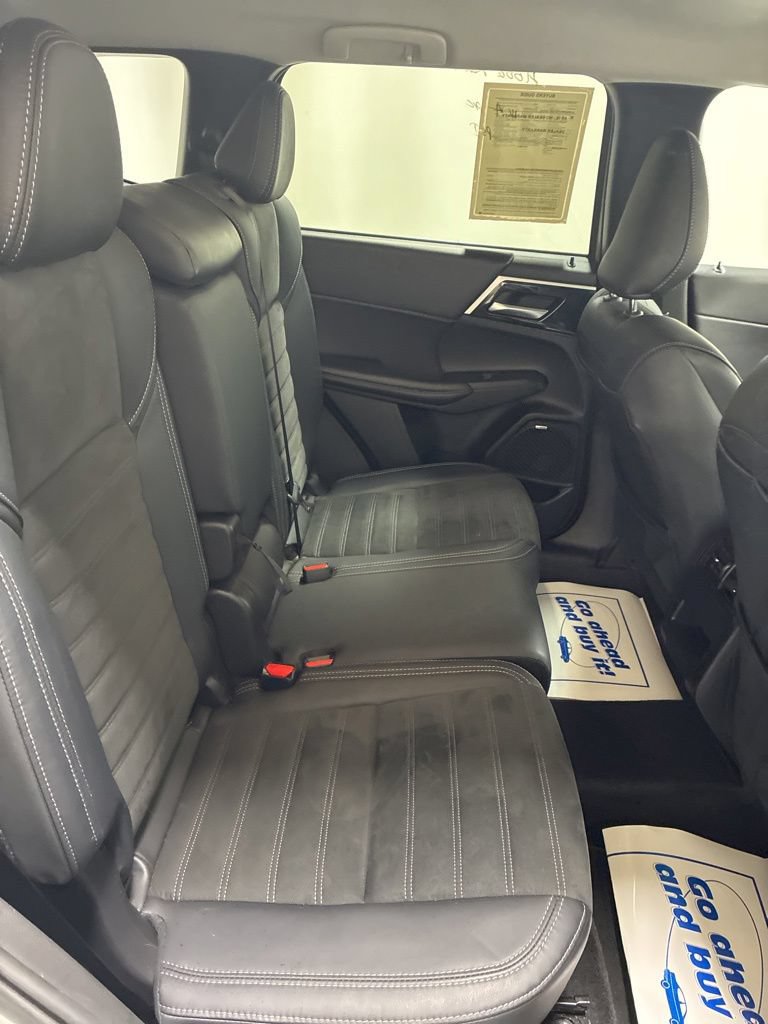 Used 2025 Mitsubishi Outlander AWD image 25