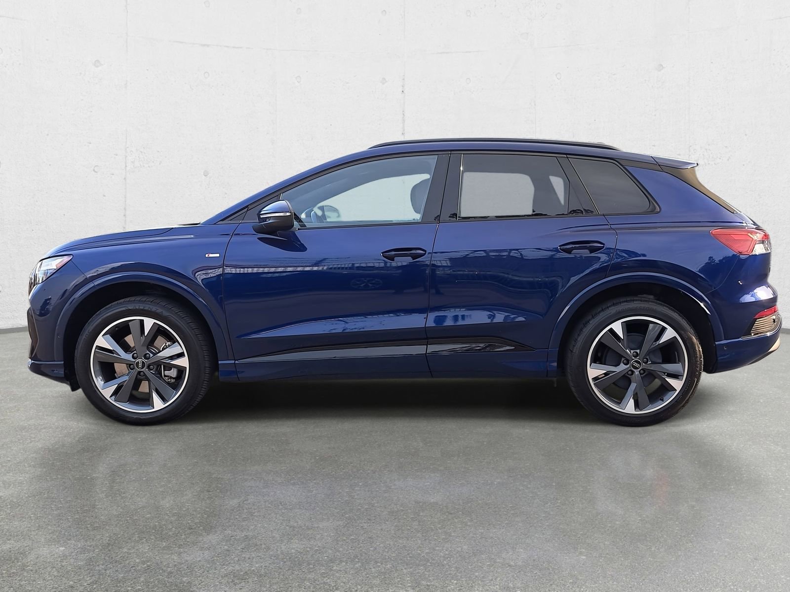 Used 2024 Audi Q4 e-tron Premium Plus image 8