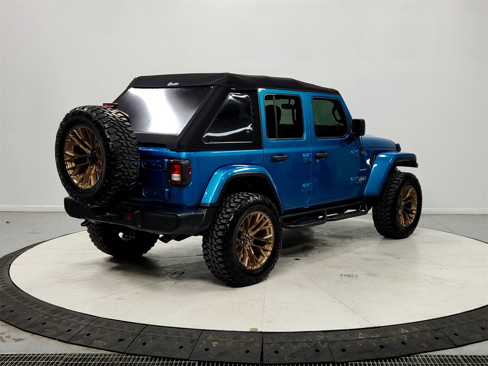 Used 2020 Jeep Wrangler Unlimited Sahara image 7