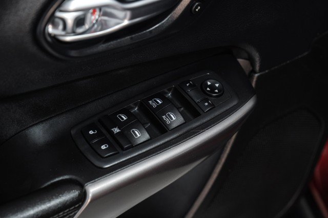 Used 2019 Jeep Cherokee Limited image 36